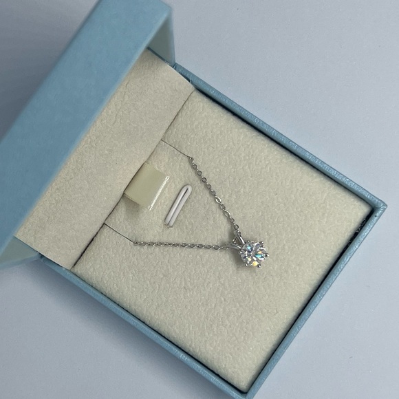 Certified 1 Ct  Moissanite Diamond Top Quality 18K White Gold Pendant Necklace - Picture 7 of 14